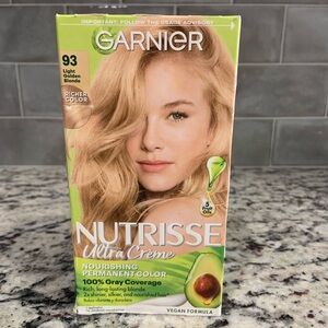 Garnier Nutrisse Ultra Crème Nourishing Hair Color - Light Golden Blonde- BNIB